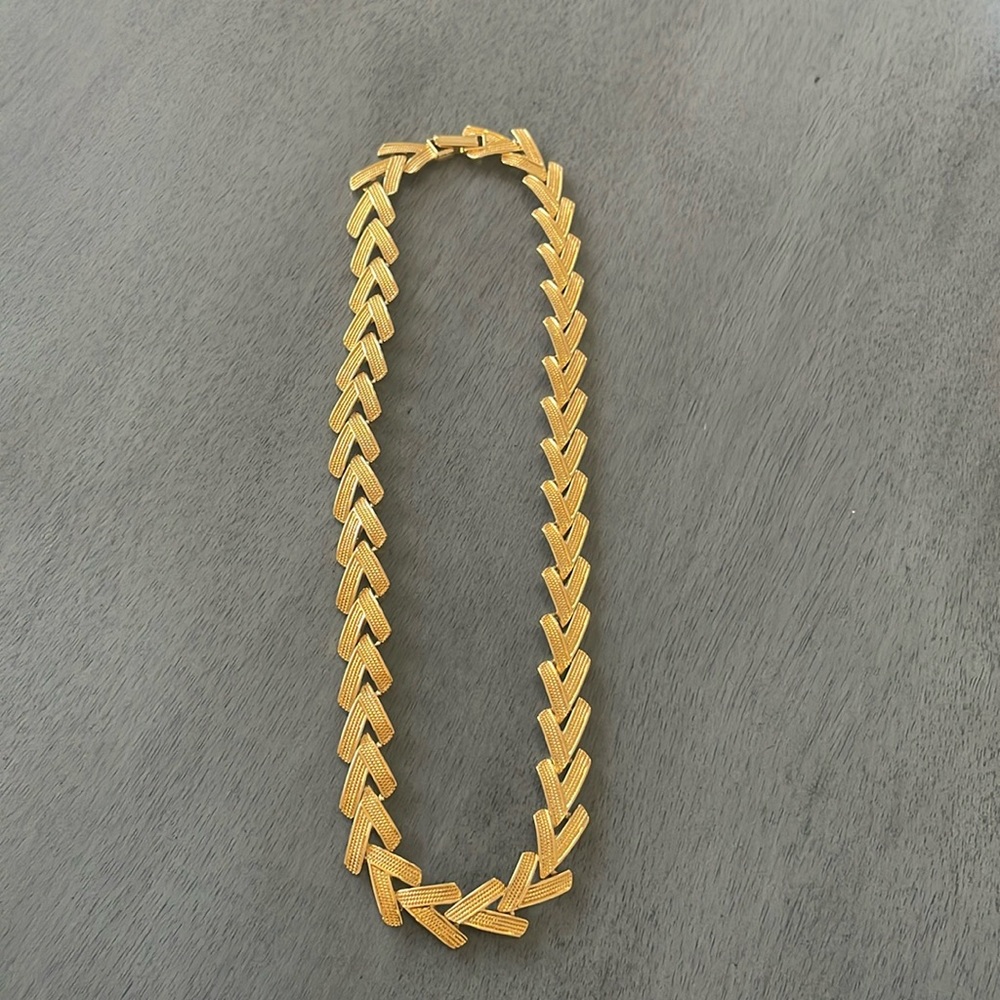 Vintage Chevron Link Necklace Gold Tone Grandmacore Estate Style Textured
